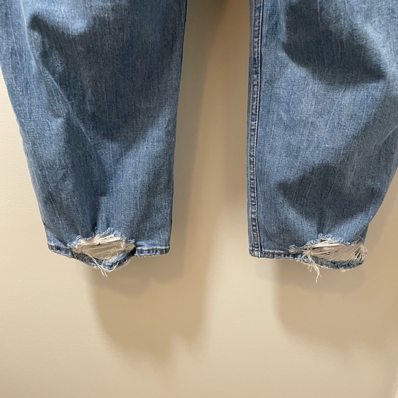 SHORT Abercrombie High Rise Distressed Straight Jeans - Picture 3 of 4